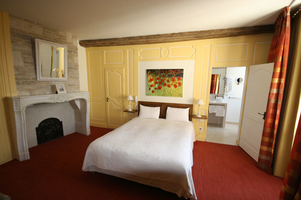 Le Marius Hotel Les Riceys Bagian luar foto