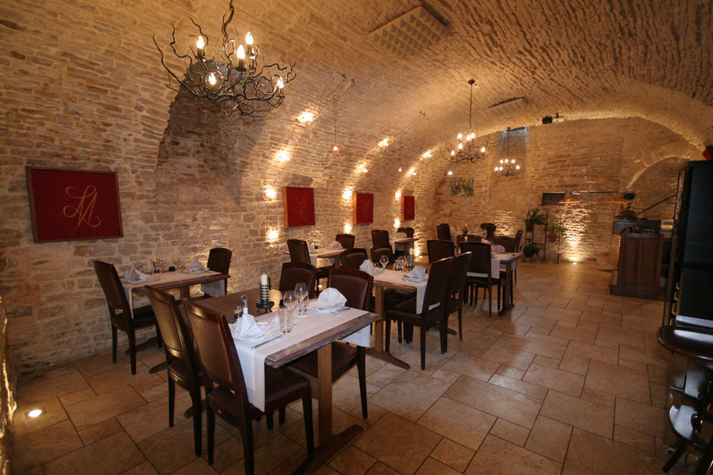Le Marius Hotel Les Riceys Bagian luar foto