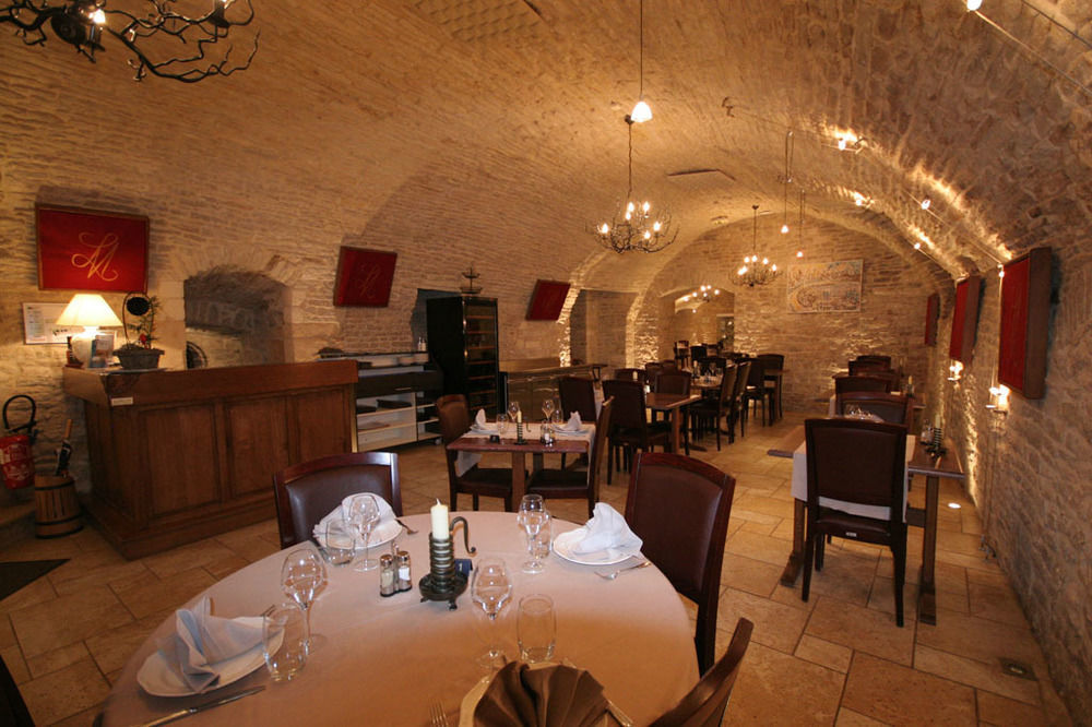 Le Marius Hotel Les Riceys Bagian luar foto
