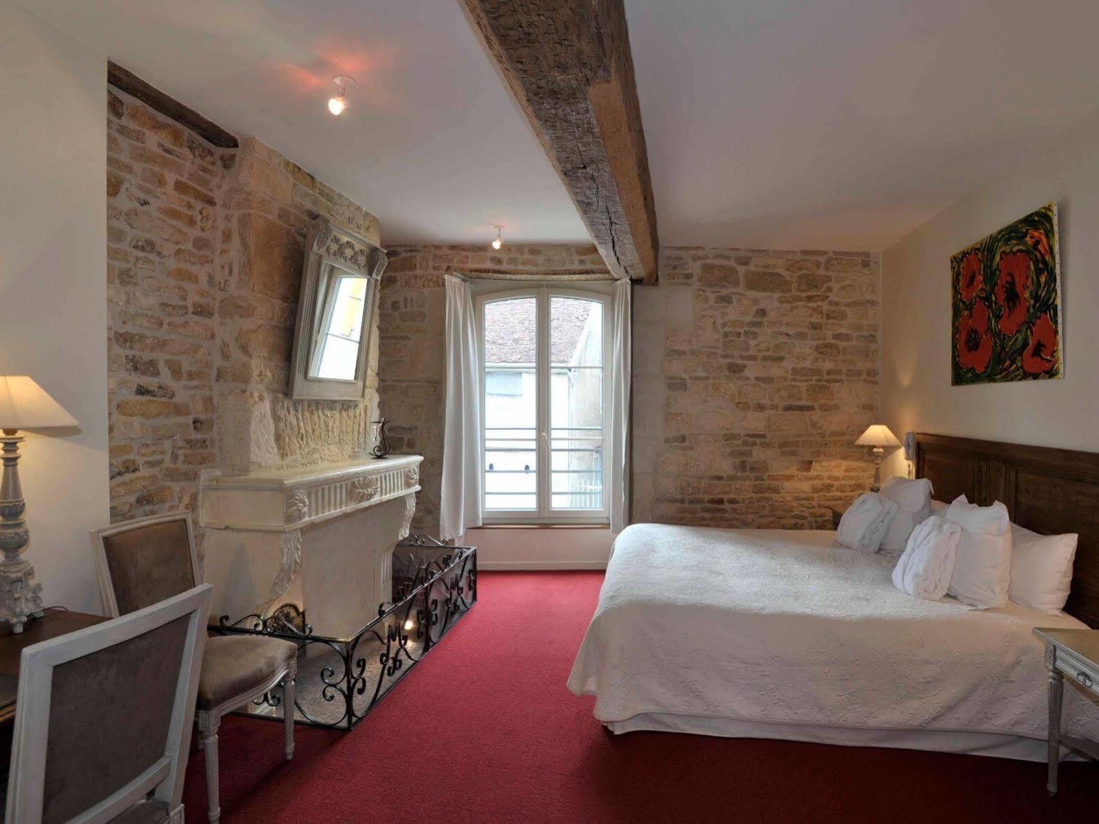 Le Marius Hotel Les Riceys Bagian luar foto