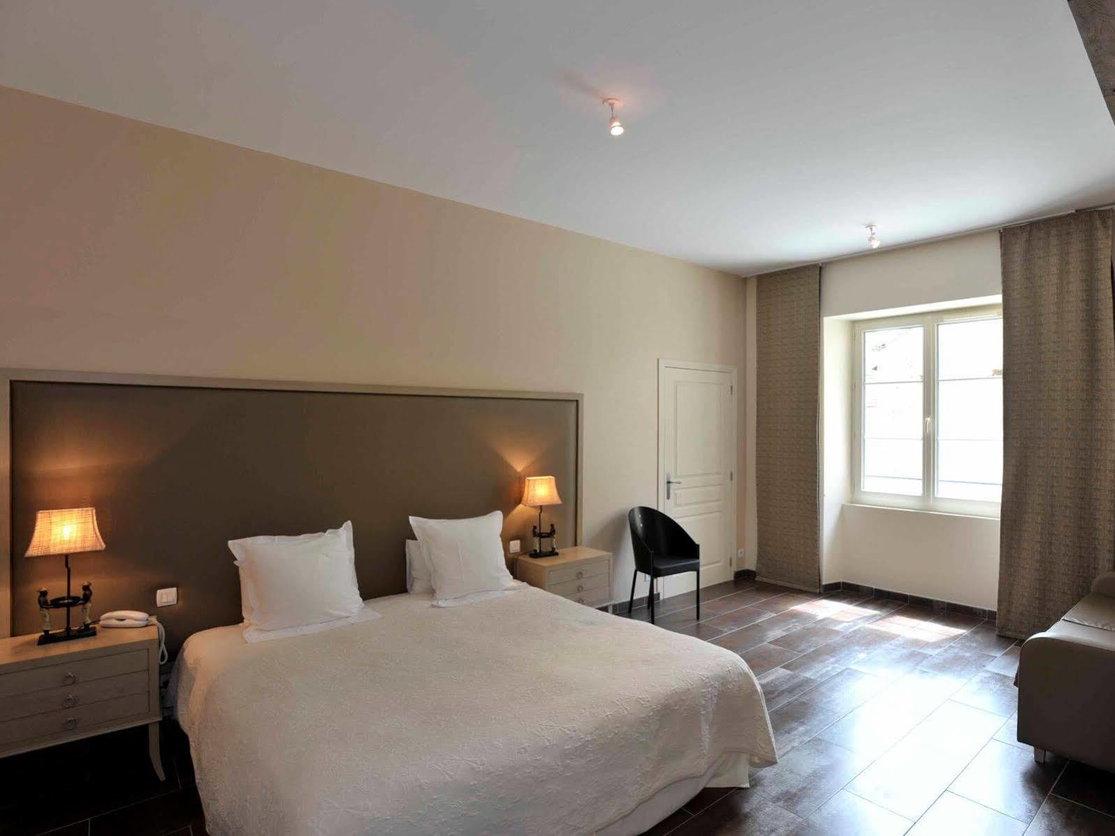 Le Marius Hotel Les Riceys Bagian luar foto